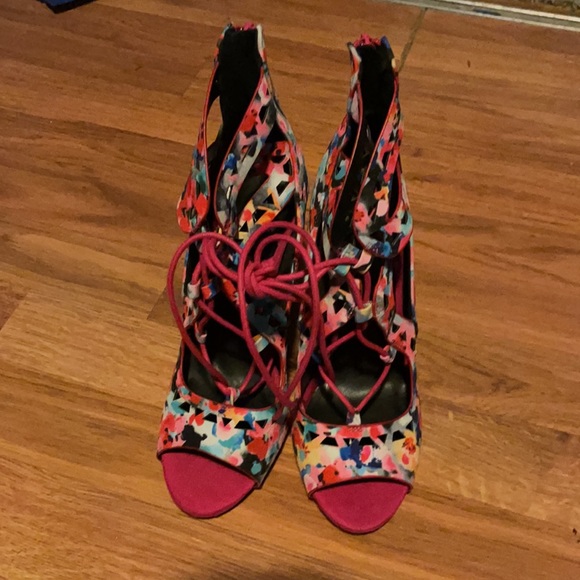 Beautiful Multi Color Size 7 Ladies High Heel Shoes - Picture 2 of 5